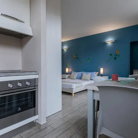 Aparthotel Housing Giulia 3*