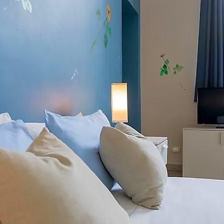 Aparthotel Housing Giulia By Wonderful Italy 4*