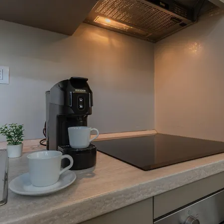 Aparthotel Housing Giulia By Wonderful Italy